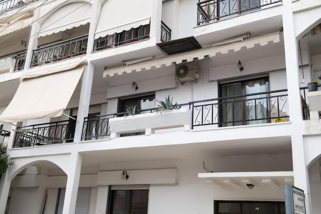 Markopoulosapartments Nea Moudania Exterior foto